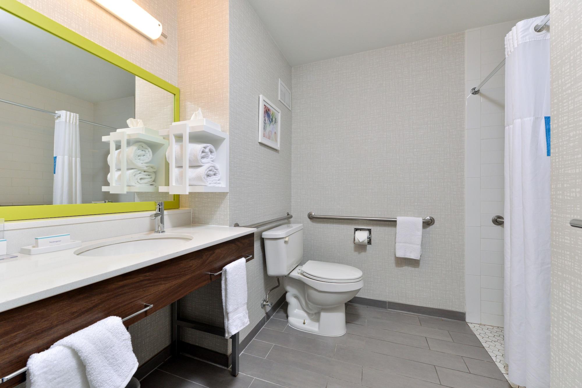 Hampton Inn By Hilton Panama City Beach Upper Grand Lagoon Eksteriør bilde