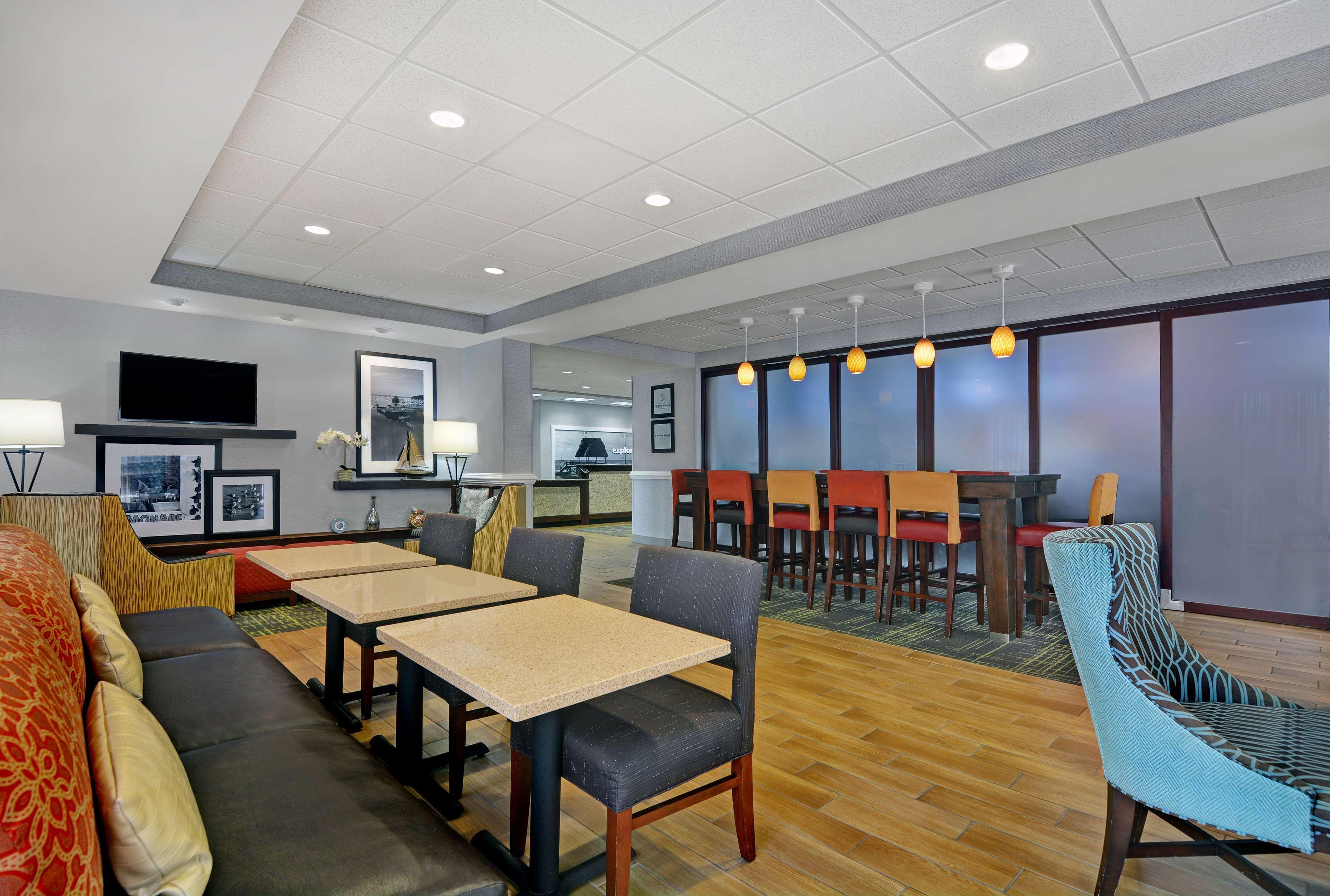 Hampton Inn By Hilton Panama City Beach Upper Grand Lagoon Eksteriør bilde
