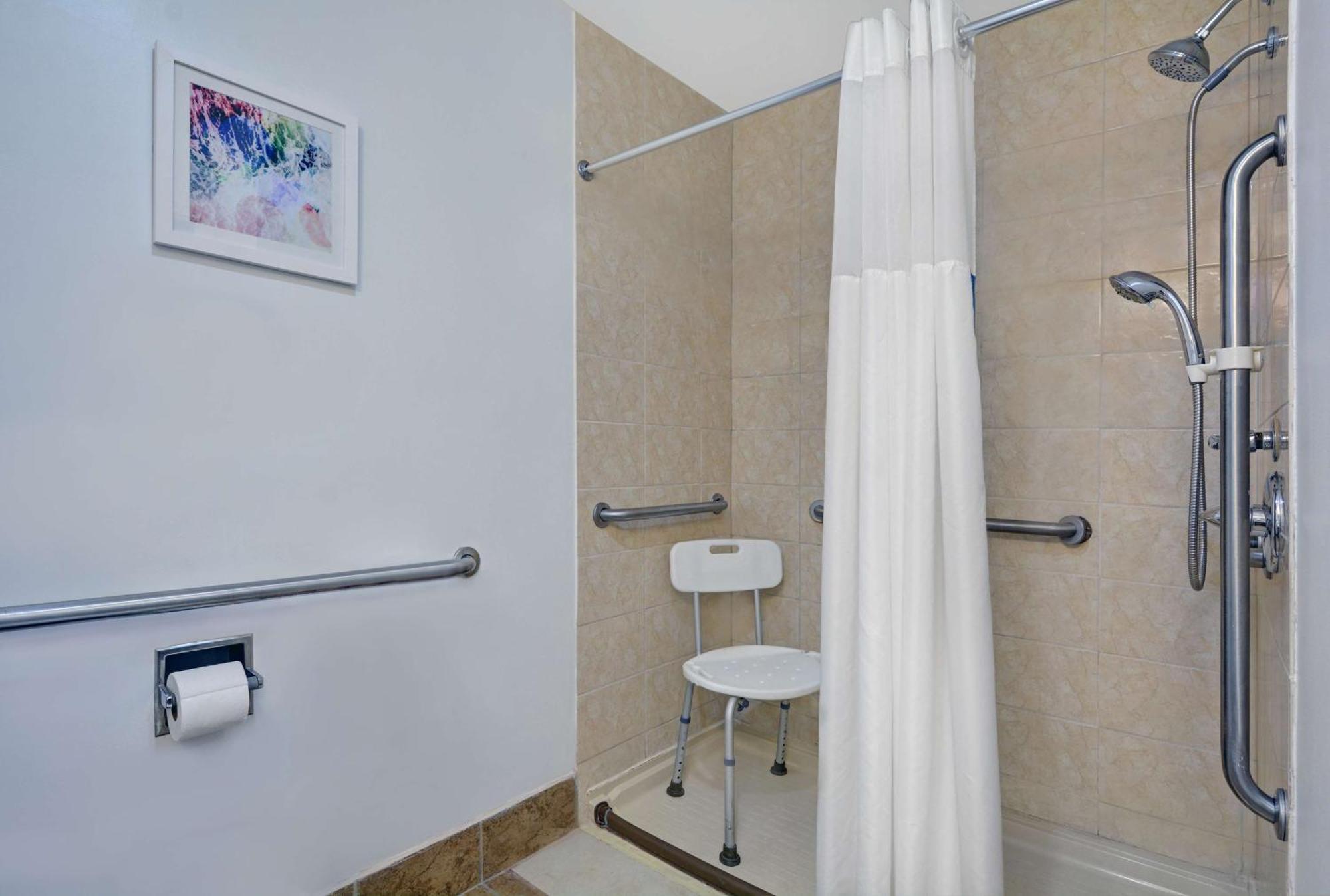 Hampton Inn By Hilton Panama City Beach Upper Grand Lagoon Eksteriør bilde