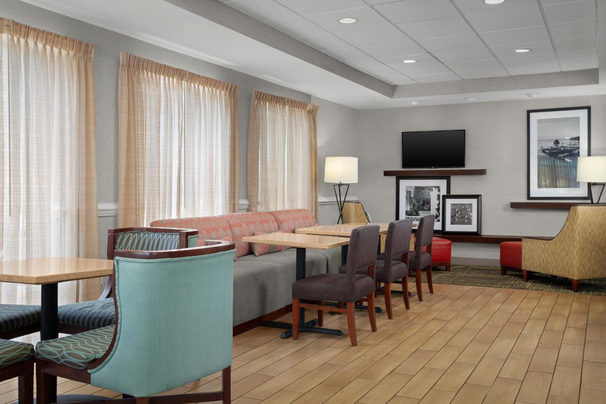 Hampton Inn By Hilton Panama City Beach Upper Grand Lagoon Eksteriør bilde