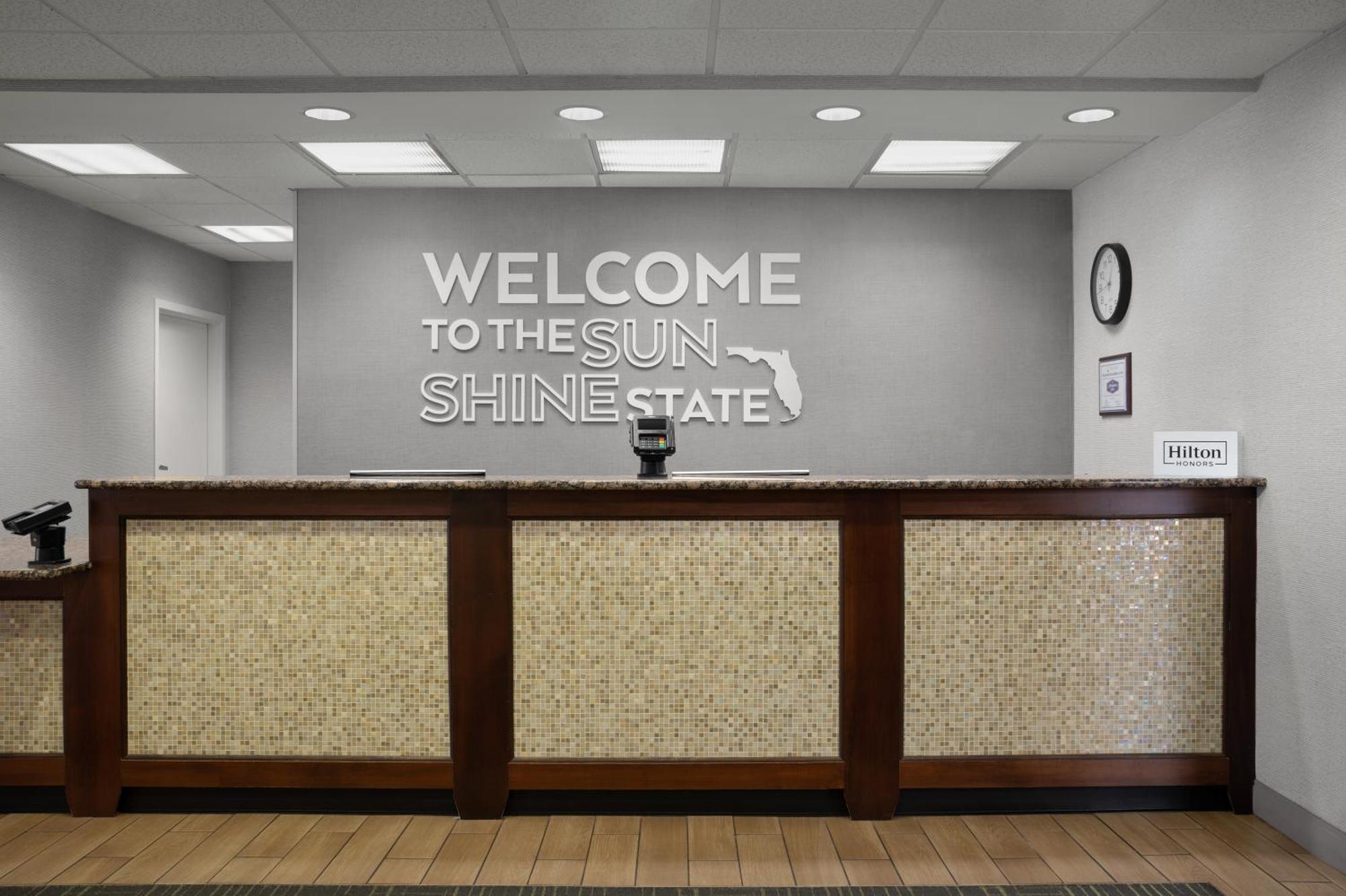 Hampton Inn By Hilton Panama City Beach Upper Grand Lagoon Eksteriør bilde