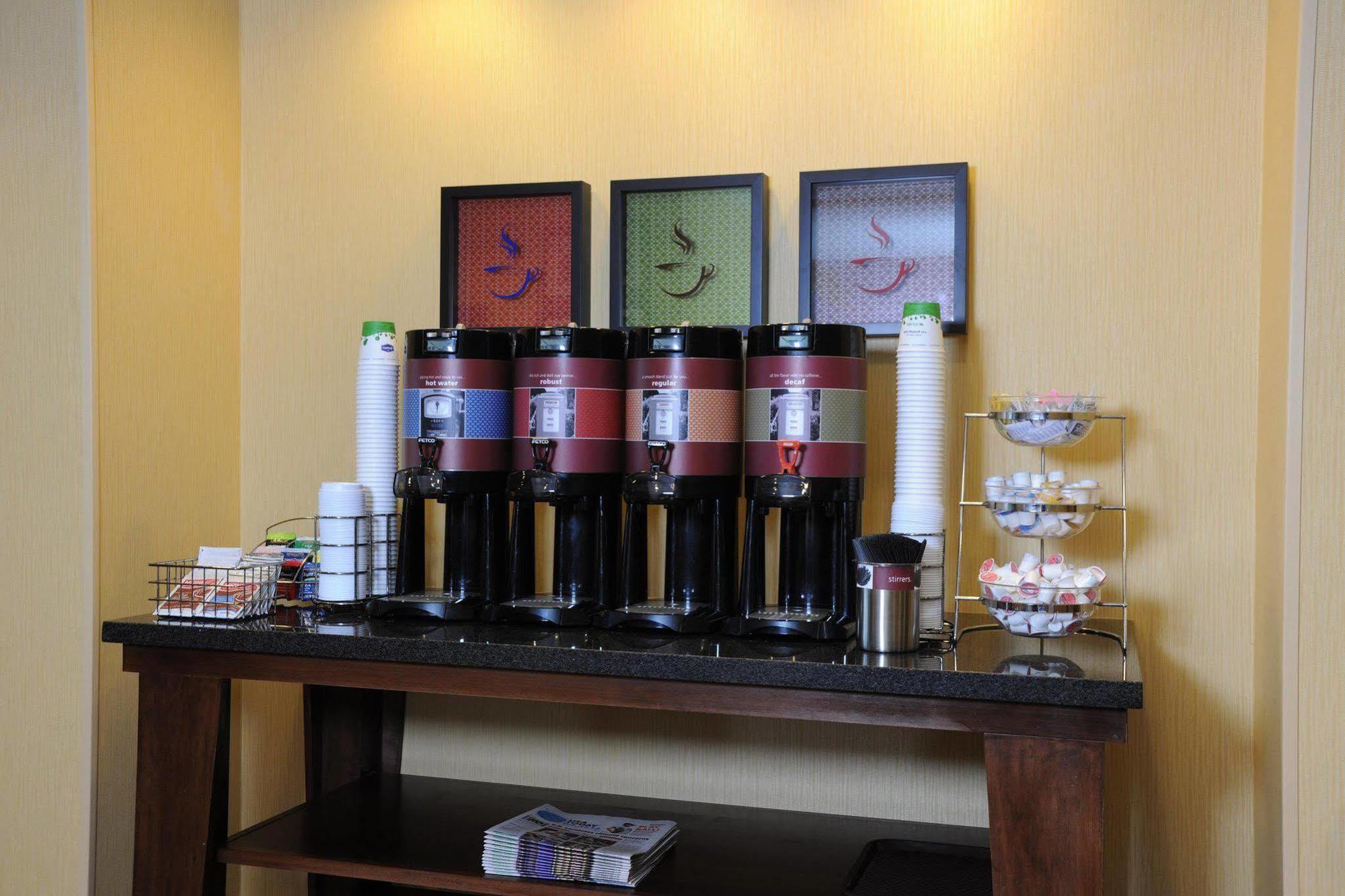 Hampton Inn By Hilton Panama City Beach Upper Grand Lagoon Eksteriør bilde